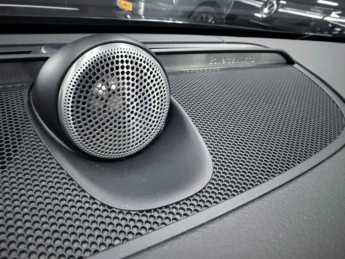 2.0 T8 Recharge AWD R-Design PANO/MASSAGE+M-LEDER/B&W/360CAM/NAVI/H-UP///