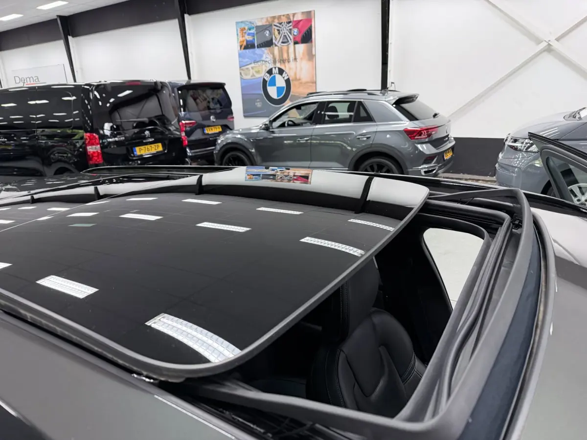 2.0 T8 Recharge AWD R-Design PANO/MASSAGE+M-LEDER/B&W/360CAM/NAVI/H-UP///