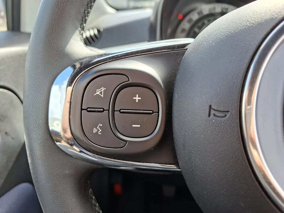 1.0 Hybrid Launch Edition CabrioTop Cruise Control Airco 15inch LM Velgen DAB