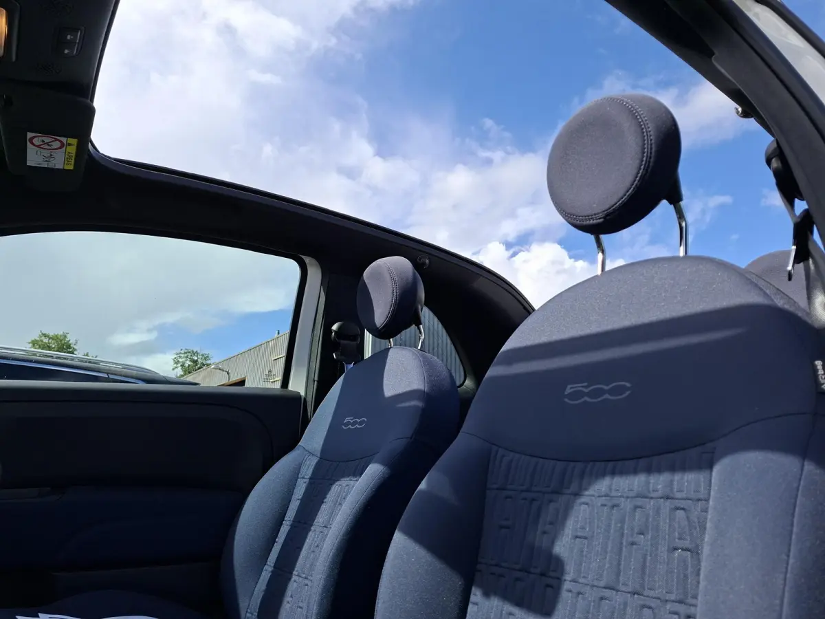 1.0 Hybrid Launch Edition CabrioTop Cruise Control Airco 15inch LM Velgen DAB