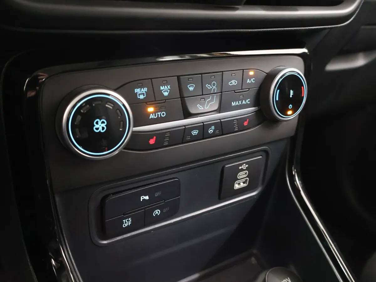 1.0 EcoBoost Active | Navigatie | Lederen Interieur | Camera | DAB | Stoel en stuurverwarming | Cruise Control | Climate Control | B&o Audio | BLIS |