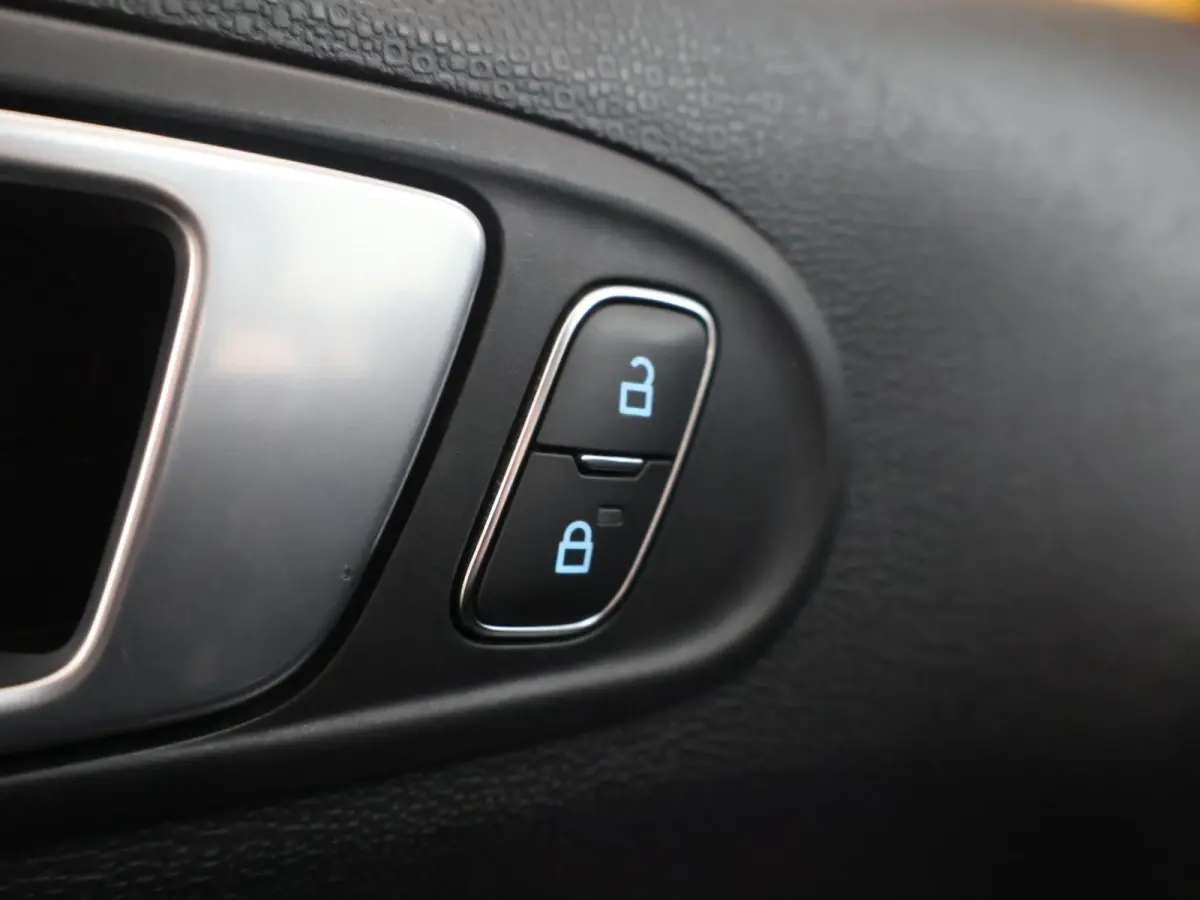 1.0 EcoBoost Active | Navigatie | Lederen Interieur | Camera | DAB | Stoel en stuurverwarming | Cruise Control | Climate Control | B&o Audio | BLIS |