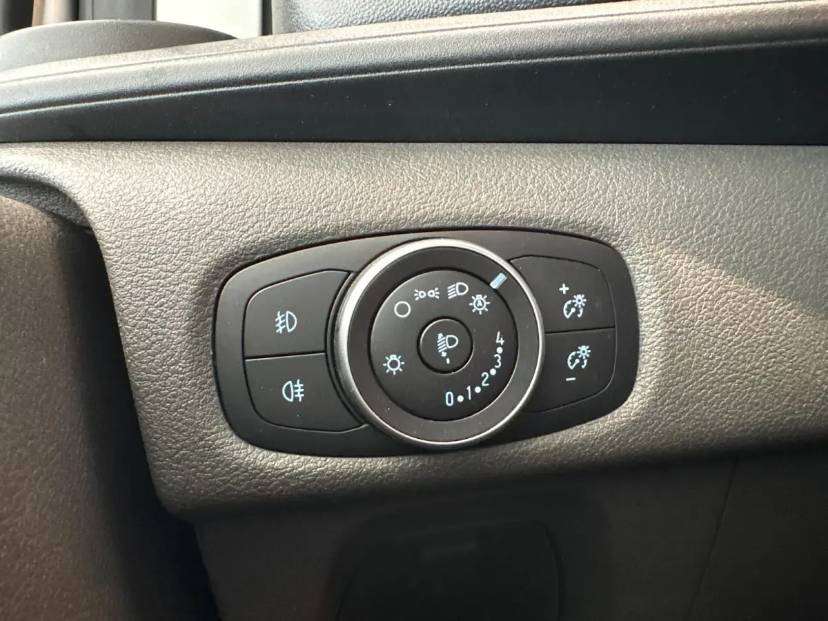 320 2.0 TDCI L1H1 Sport DC ADAPTIVE CRUISE | TREKHAAK | DODEHOEK HERKENING | ELEKTRISCHE BESTUURDERS STOEL | STOEL - STUUR - VOORRUIT VERWARMING | CAMERA