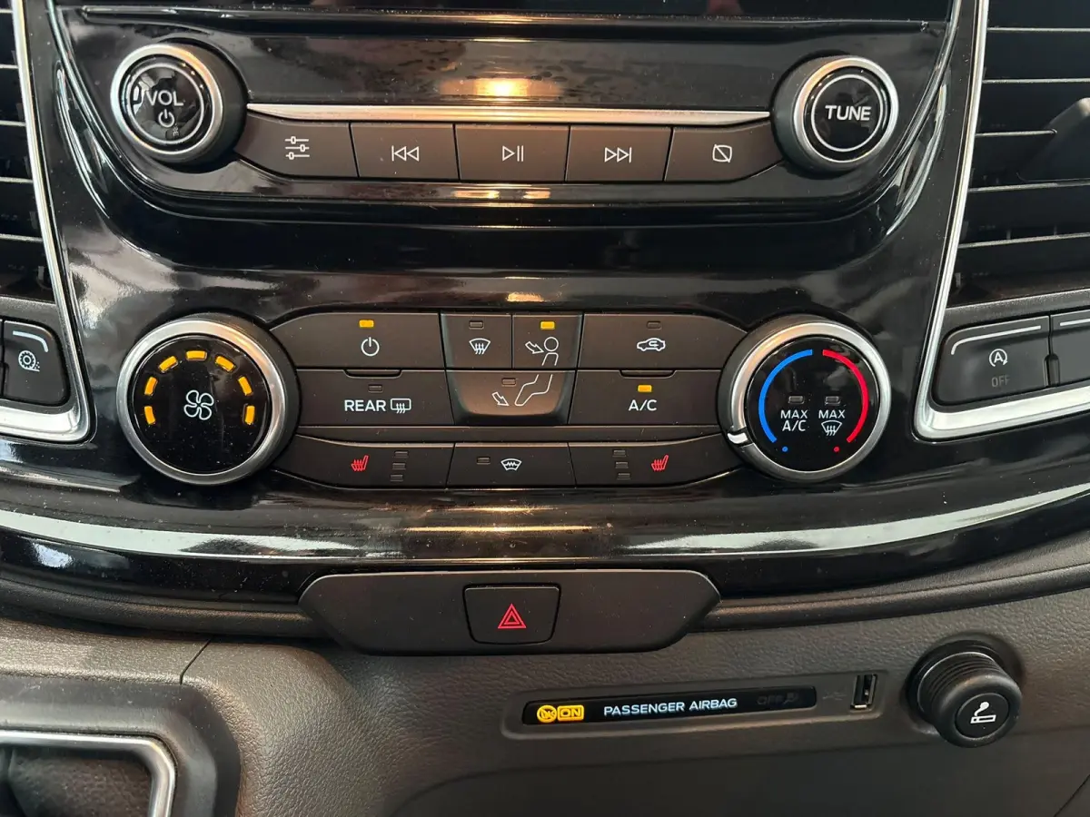 320 2.0 TDCI L1H1 Sport DC ADAPTIVE CRUISE | TREKHAAK | DODEHOEK HERKENING | ELEKTRISCHE BESTUURDERS STOEL | STOEL - STUUR - VOORRUIT VERWARMING | CAMERA