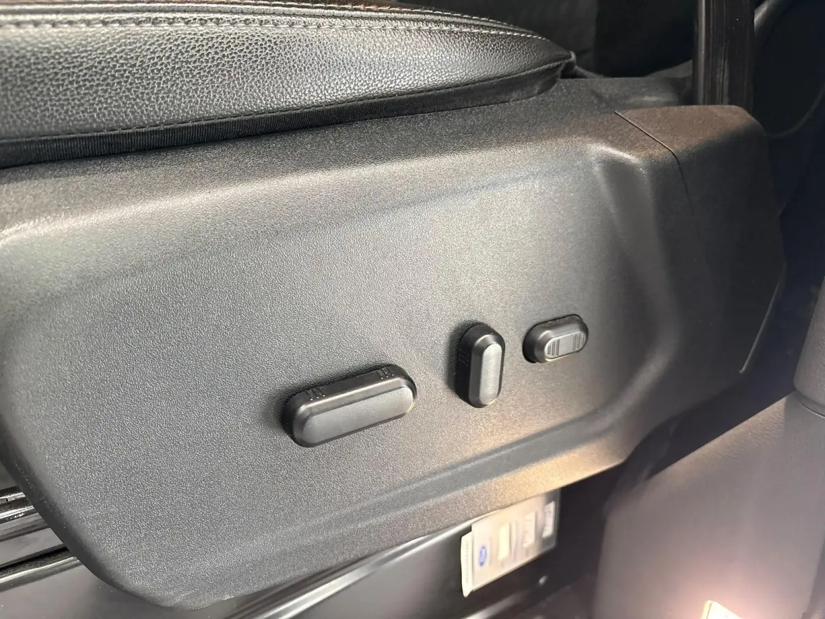 320 2.0 TDCI L1H1 Sport DC ADAPTIVE CRUISE | TREKHAAK | DODEHOEK HERKENING | ELEKTRISCHE BESTUURDERS STOEL | STOEL - STUUR - VOORRUIT VERWARMING | CAMERA