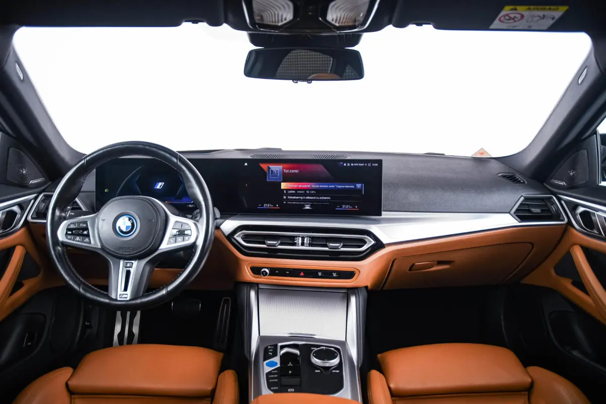 M50 High Executive 84 kWh Panoramadak - Driving Assistant Professional - Harman Kardon - Stuurwielrand verwarmd - Elektrisch verwarmde/verstelbare stoelen - Parking Assistant Plus - Getinte 