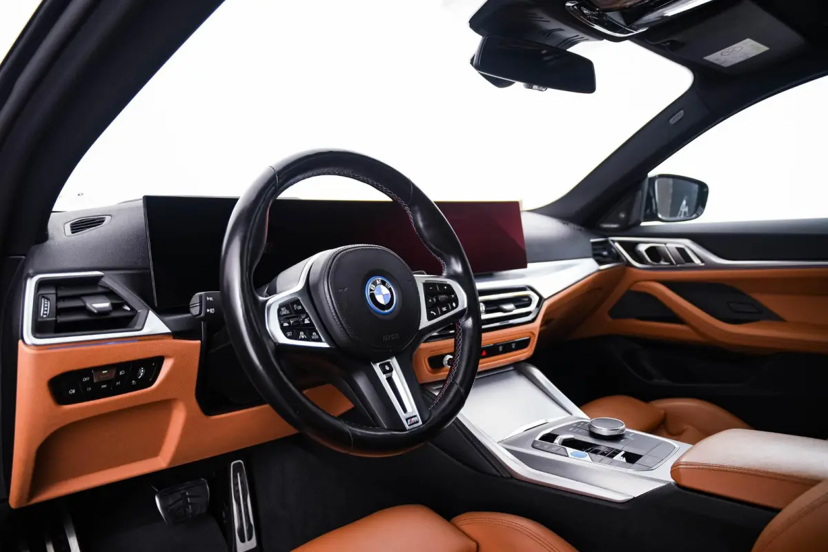 M50 High Executive 84 kWh Panoramadak - Driving Assistant Professional - Harman Kardon - Stuurwielrand verwarmd - Elektrisch verwarmde/verstelbare stoelen - Parking Assistant Plus - Getinte 