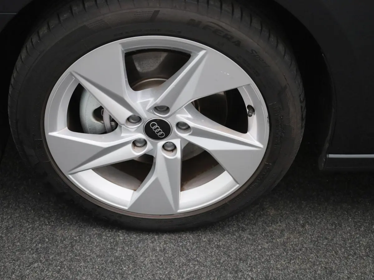 40 TFSI e S edition Navigatie | Camera | Cruise control | Airco | Stoelverwarming | 17 Inch Velgen | Parkeersensoren |