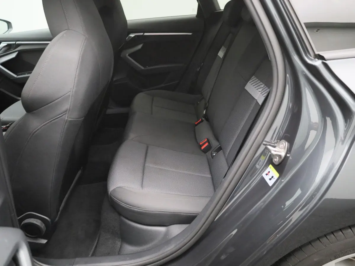 40 TFSI e S edition Navigatie | Camera | Cruise control | Airco | Stoelverwarming | 17 Inch Velgen | Parkeersensoren |