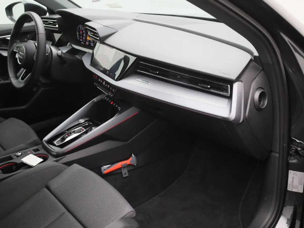 40 TFSI e S edition Navigatie | Camera | Cruise control | Airco | Stoelverwarming | 17 Inch Velgen | Parkeersensoren |