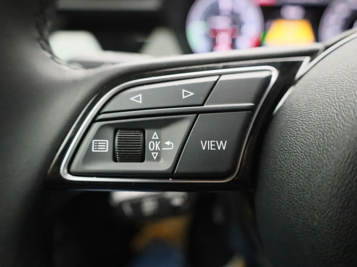 40 TFSI e S edition Navigatie | Camera | Cruise control | Airco | Stoelverwarming | 17 Inch Velgen | Parkeersensoren |
