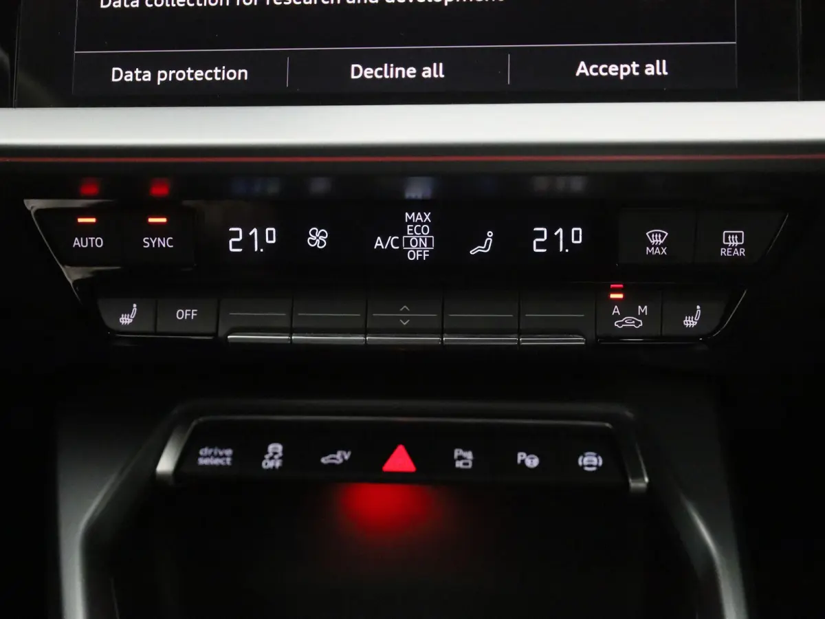 40 TFSI e S edition Navigatie | Camera | Cruise control | Airco | Stoelverwarming | 17 Inch Velgen | Parkeersensoren |