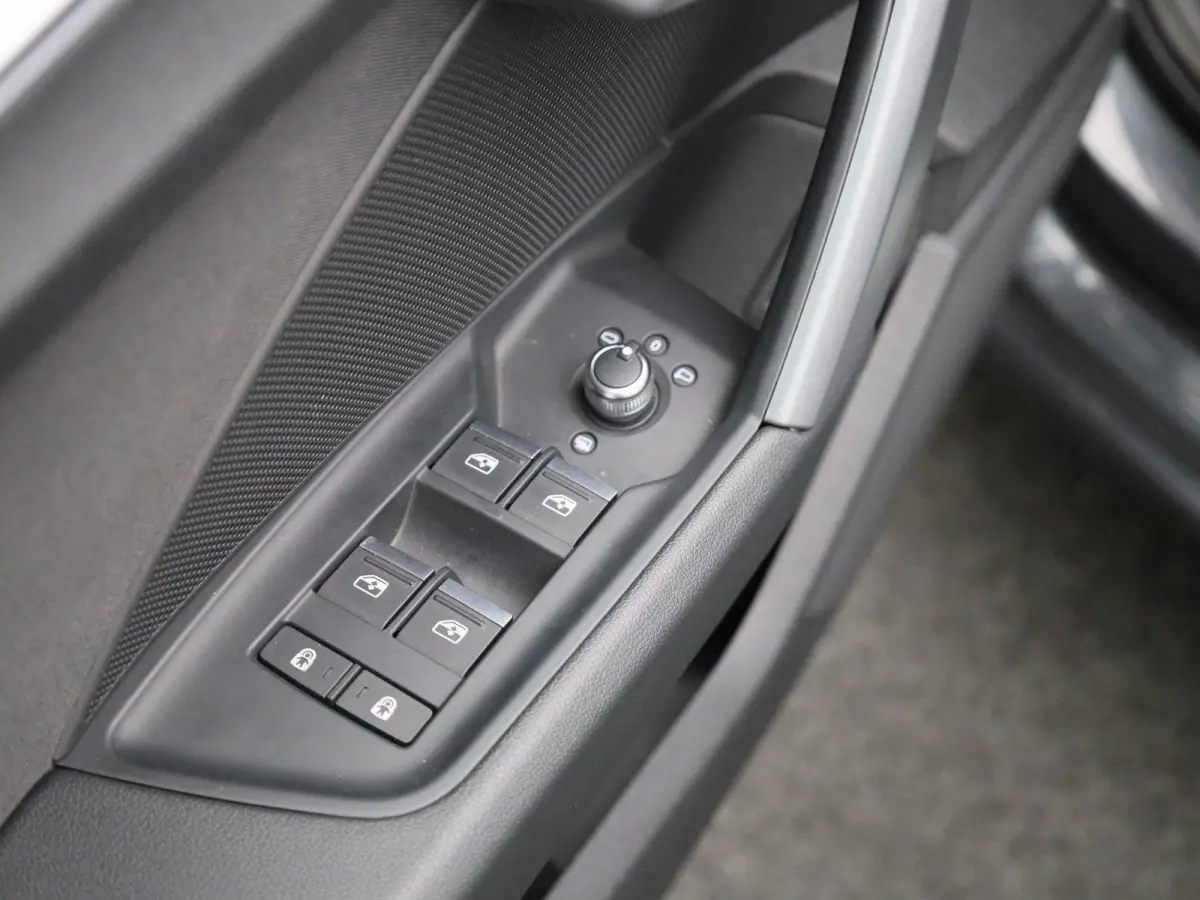 40 TFSI e S edition Navigatie | Camera | Cruise control | Airco | Stoelverwarming | 17 Inch Velgen | Parkeersensoren |