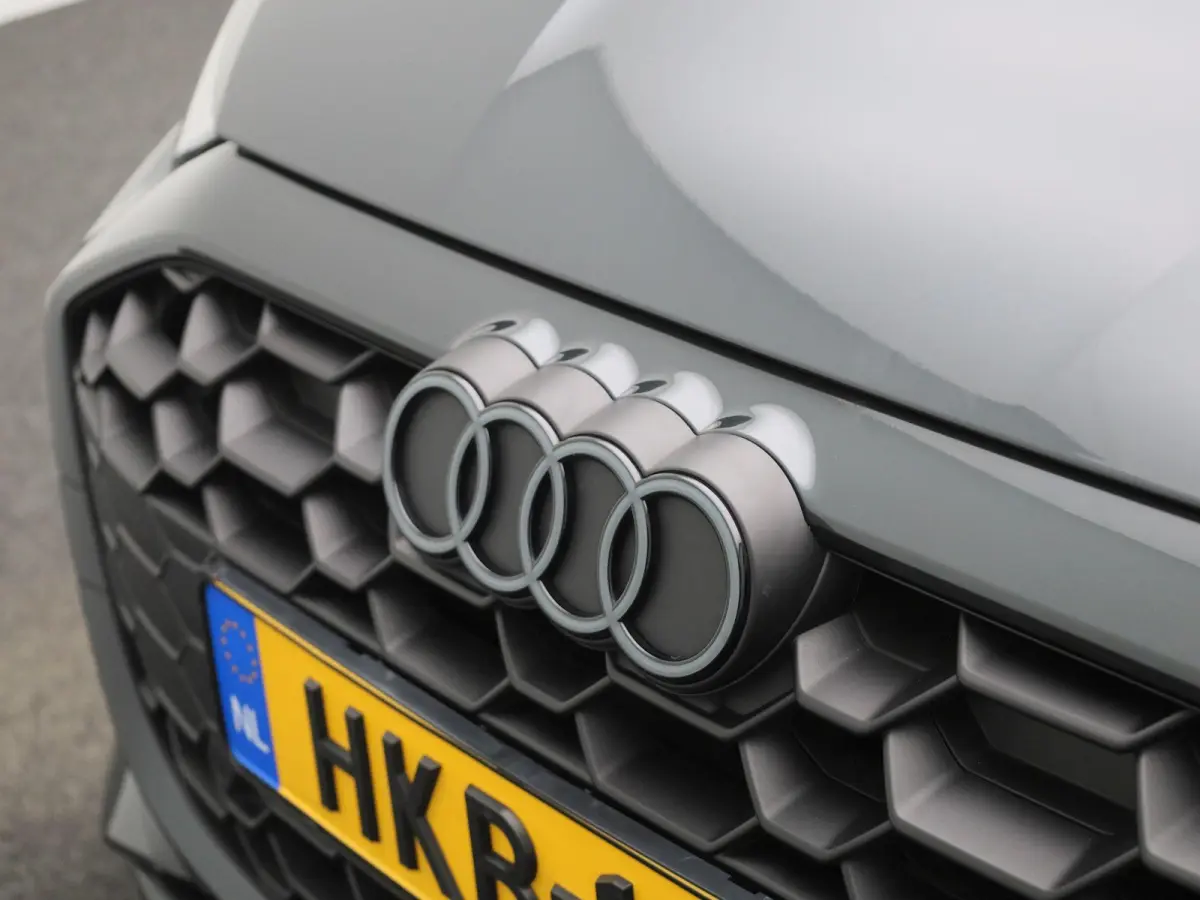 40 TFSI e S edition Navigatie | Camera | Cruise control | Airco | Stoelverwarming | 17 Inch Velgen | Parkeersensoren |