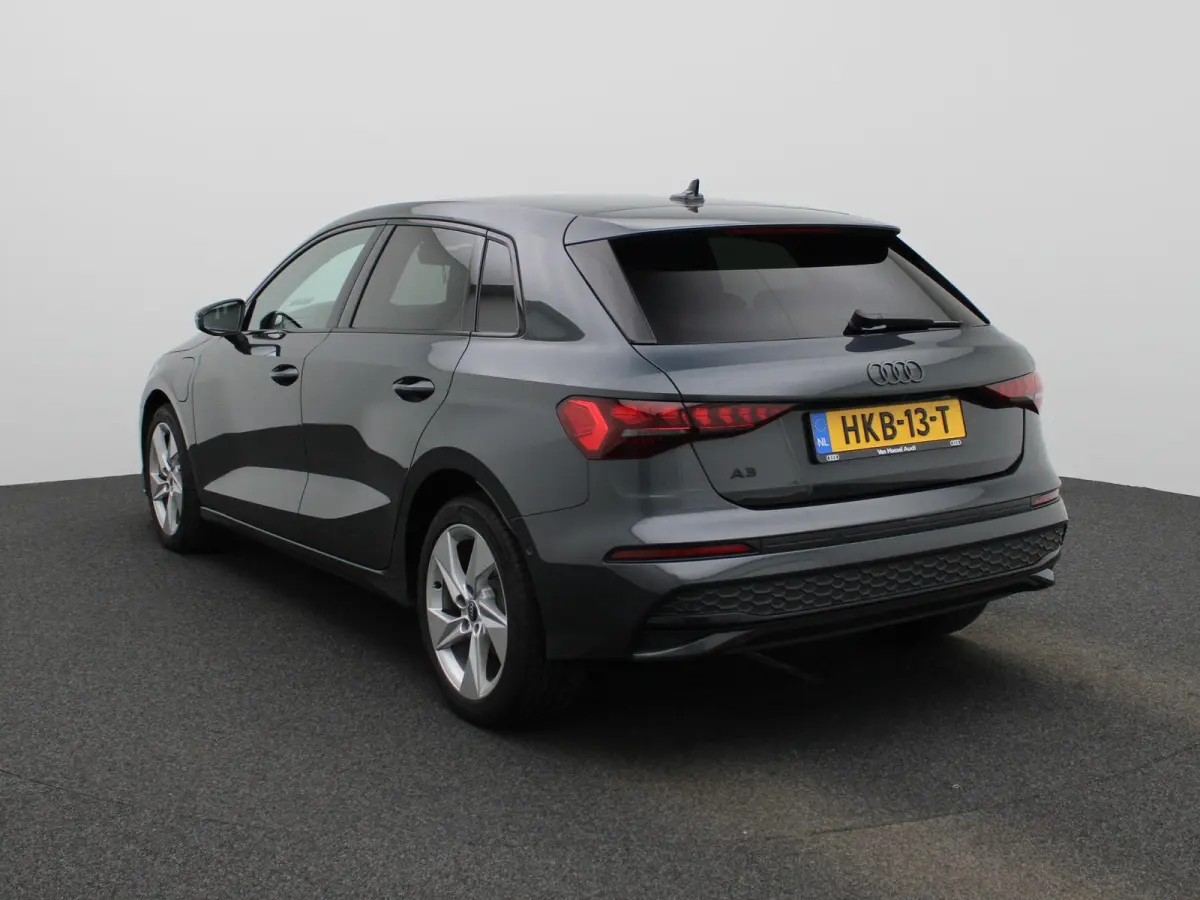 40 TFSI e S edition Navigatie | Camera | Cruise control | Airco | Stoelverwarming | 17 Inch Velgen | Parkeersensoren |