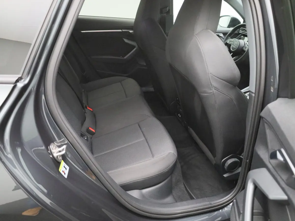 40 TFSI e S edition Navigatie | Camera | Cruise control | Airco | Stoelverwarming | 17 Inch Velgen | Parkeersensoren |