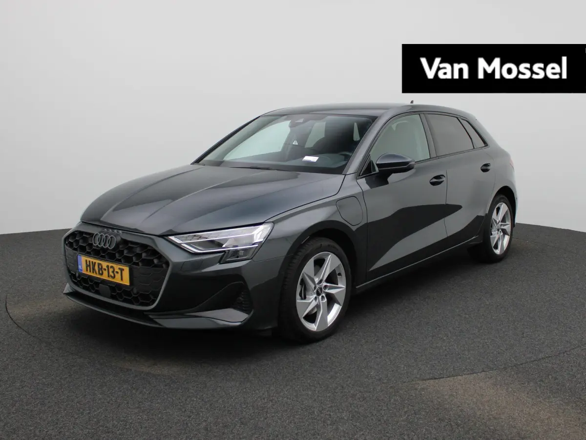40 TFSI e S edition Navigatie | Camera | Cruise control | Airco | Stoelverwarming | 17 Inch Velgen | Parkeersensoren |