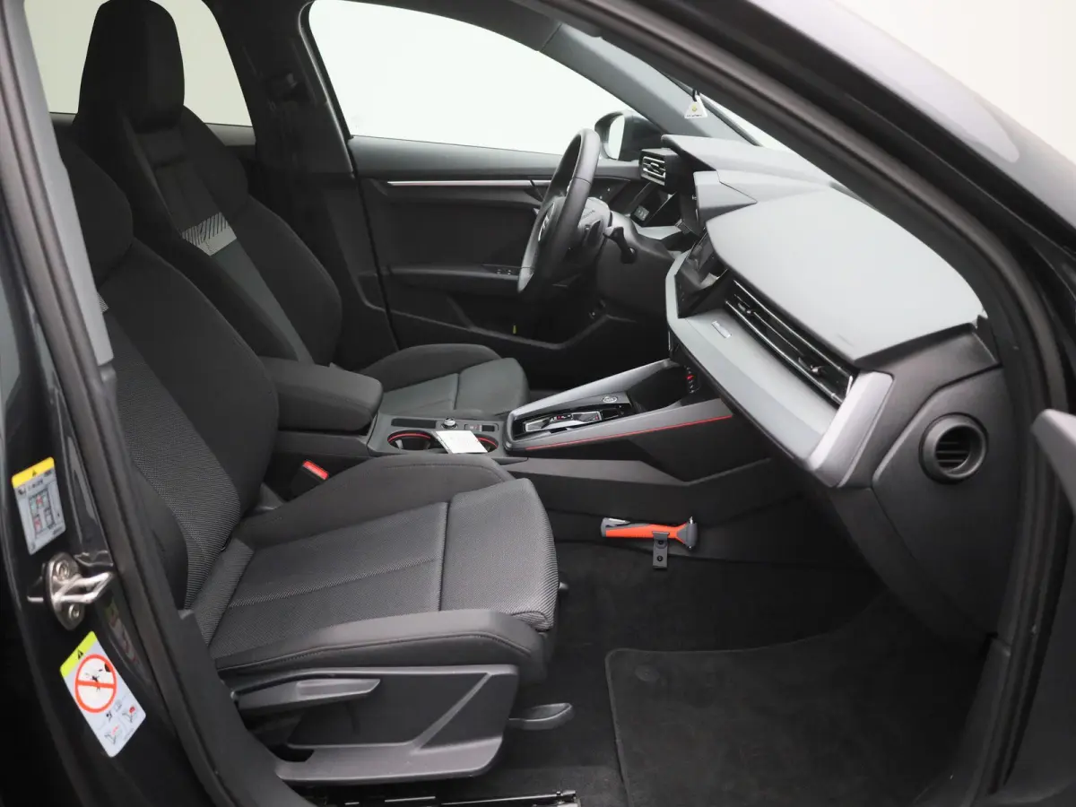 40 TFSI e S edition Navigatie | Camera | Cruise control | Airco | Stoelverwarming | 17 Inch Velgen | Parkeersensoren |