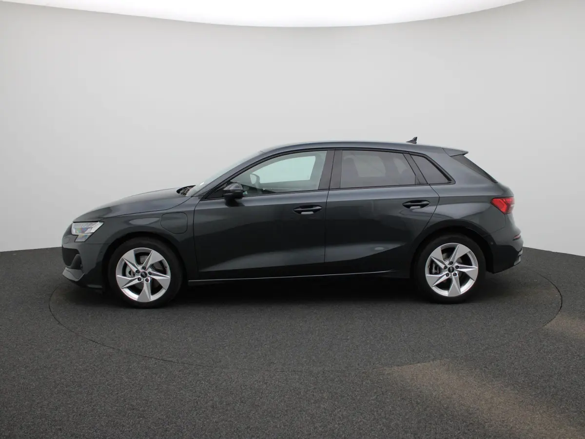 40 TFSI e S edition Navigatie | Camera | Cruise control | Airco | Stoelverwarming | 17 Inch Velgen | Parkeersensoren |