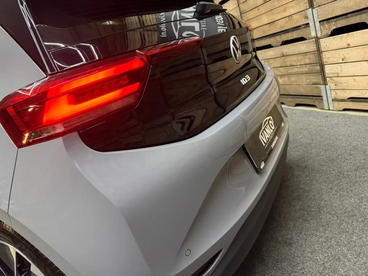 Pro 59 kWh, 18"LM, Zwart dak, Moonstone Grey, Adaptive Cruise, Sfeer