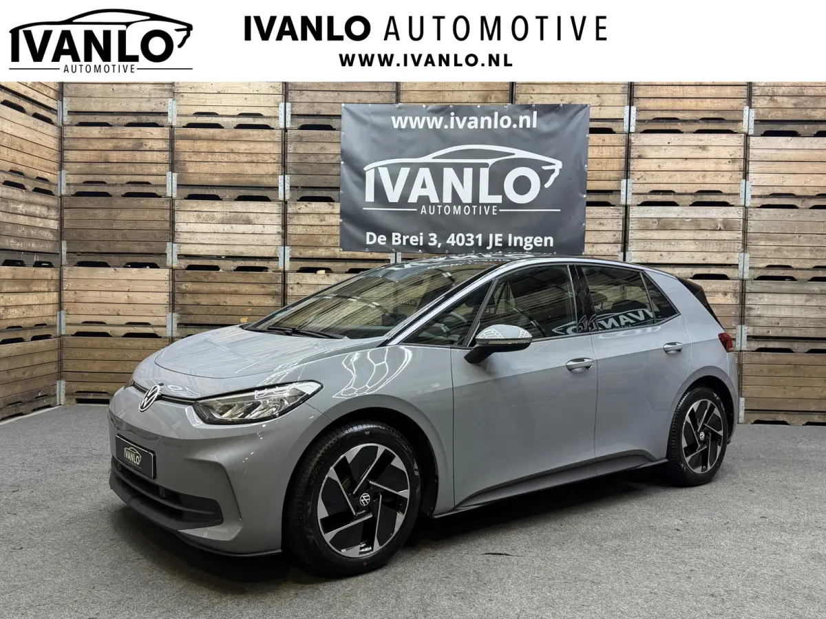 Pro 59 kWh, 18"LM, Zwart dak, Moonstone Grey, Adaptive Cruise, Sfeer