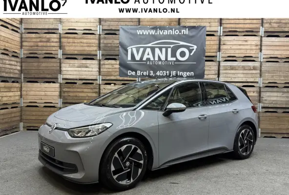 Pro 59 kWh, 18"LM, Zwart dak, Moonstone Grey, Adaptive Cruise, Sfeer