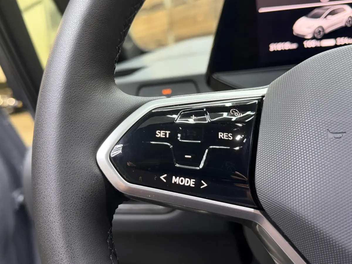 Pro 59 kWh, 18"LM, Zwart dak, Moonstone Grey, Adaptive Cruise, Sfeer