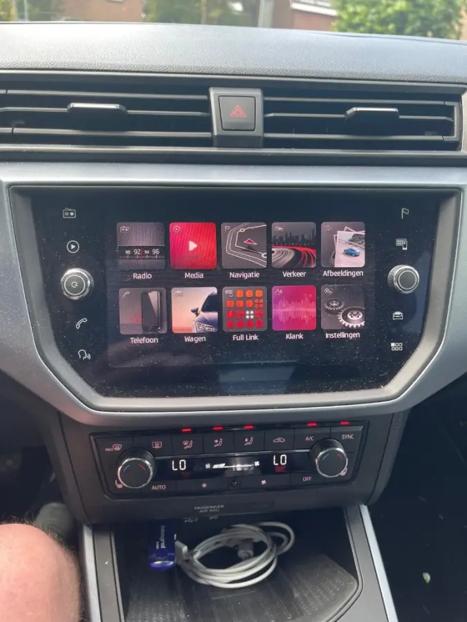 1.0 TSI Style Business Intense | Trekhaak | Camera | Stoelverwarming | Apple Carplay\Android Auto |