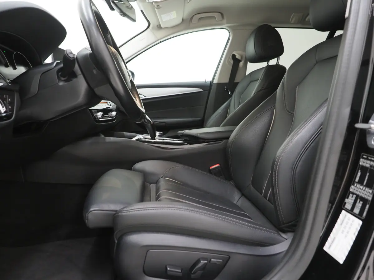 520i Executive | Leder | Harman/Kardon | Sfeerlicht | Virtual | Stoelverwarming | LED | Carplay