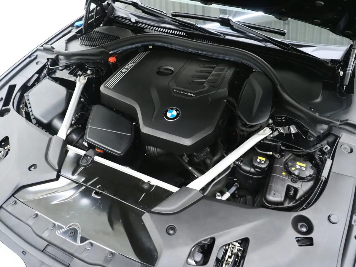 520i Executive | Leder | Harman/Kardon | Sfeerlicht | Virtual | Stoelverwarming | LED | Carplay