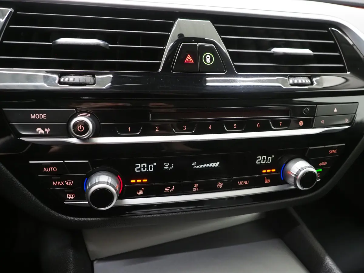 520i Executive | Leder | Harman/Kardon | Sfeerlicht | Virtual | Stoelverwarming | LED | Carplay