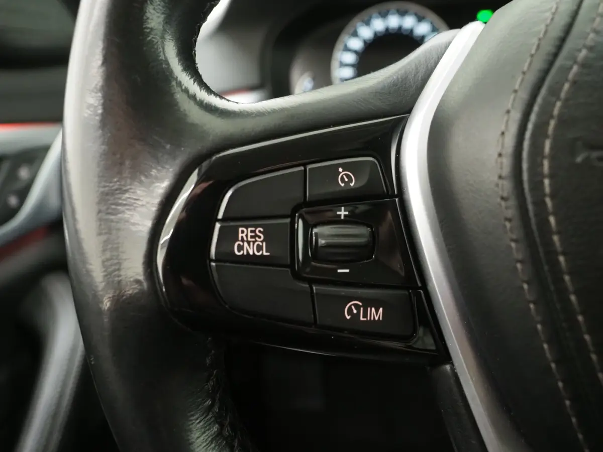 520i Executive | Leder | Harman/Kardon | Sfeerlicht | Virtual | Stoelverwarming | LED | Carplay