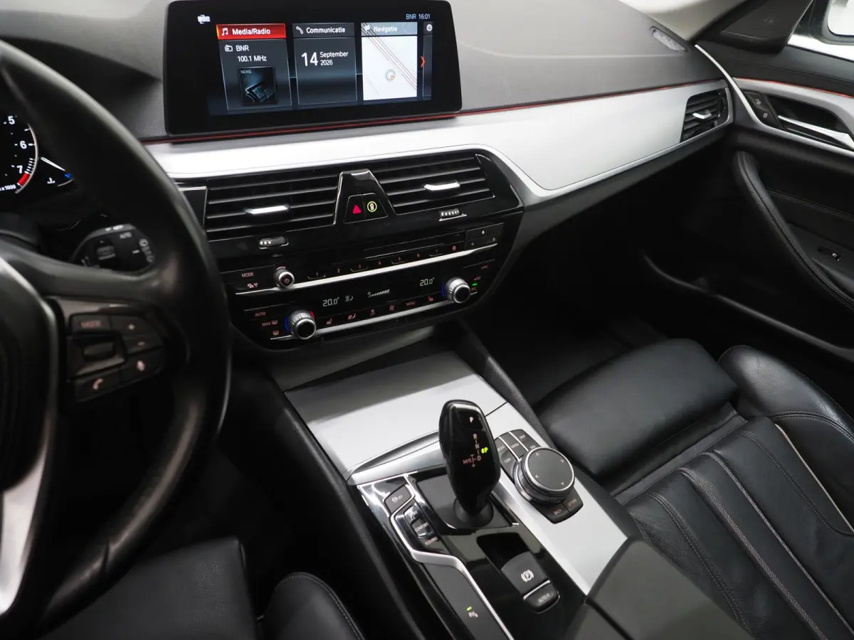 520i Executive | Leder | Harman/Kardon | Sfeerlicht | Virtual | Stoelverwarming | LED | Carplay