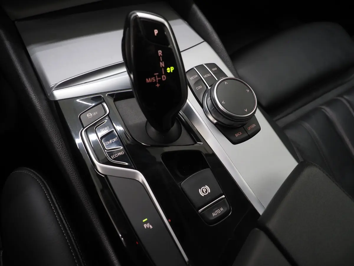 520i Executive | Leder | Harman/Kardon | Sfeerlicht | Virtual | Stoelverwarming | LED | Carplay