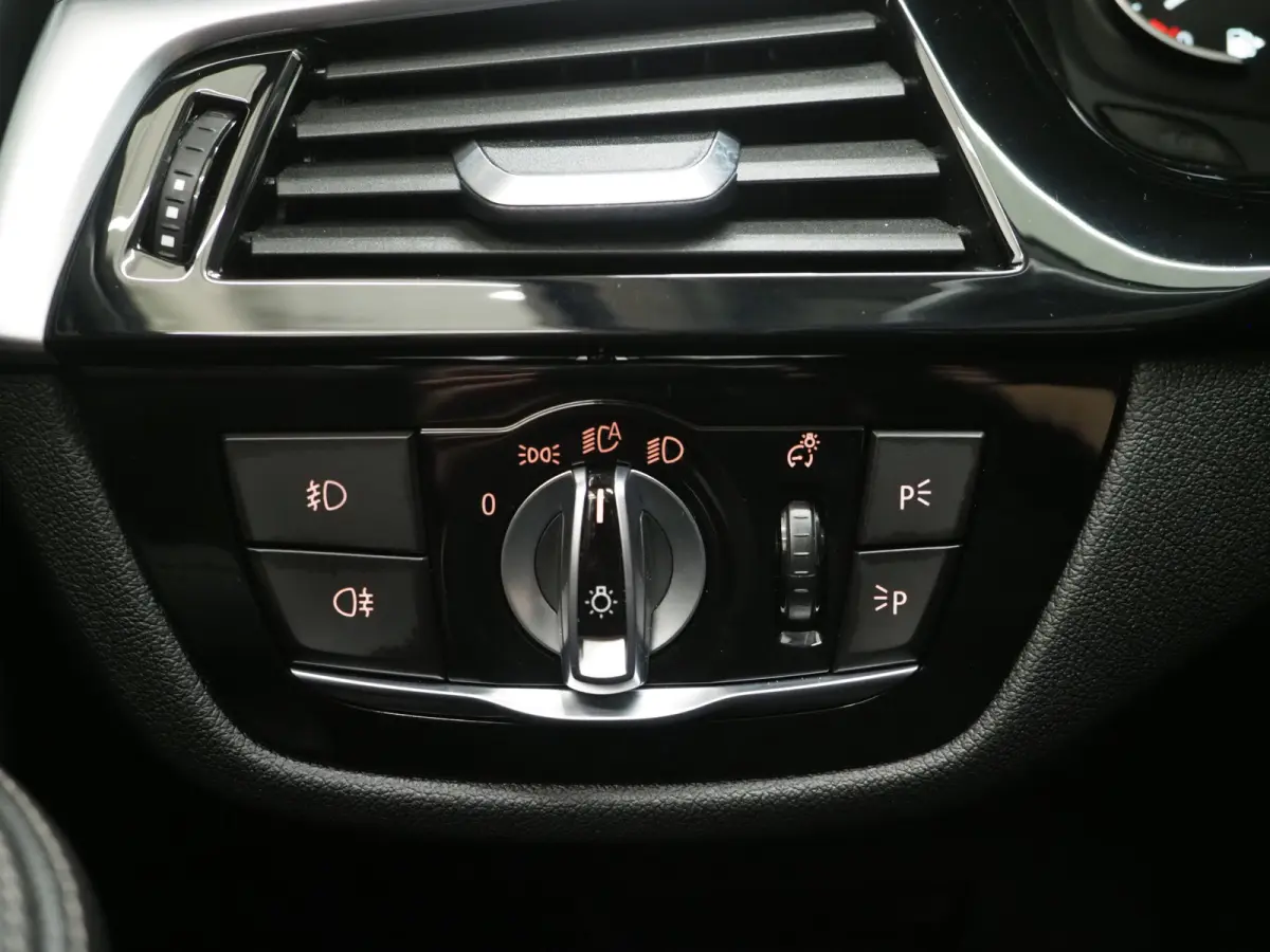 520i Executive | Leder | Harman/Kardon | Sfeerlicht | Virtual | Stoelverwarming | LED | Carplay