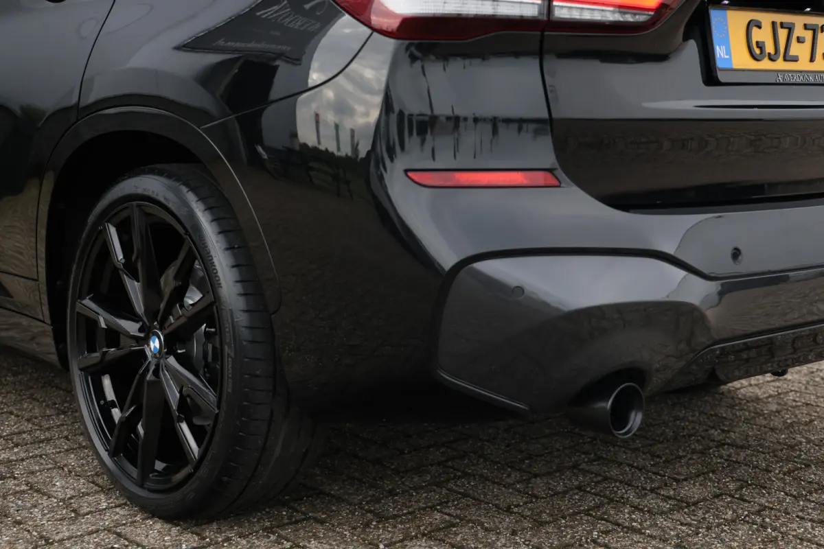 xDrive25e 220pk M-Sport Black Edition Pano|Trekh|H&K|HUD|Leder|Stuurvw