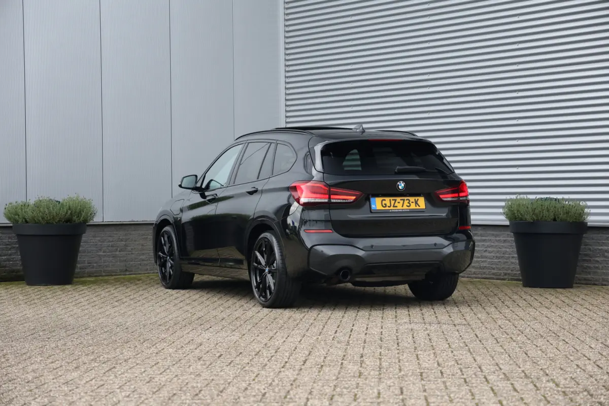 xDrive25e 220pk M-Sport Black Edition Pano|Trekh|H&K|HUD|Leder|Stuurvw