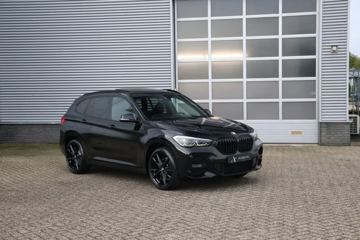 xDrive25e 220pk M-Sport Black Edition Pano|Trekh|H&K|HUD|Leder|Stuurvw