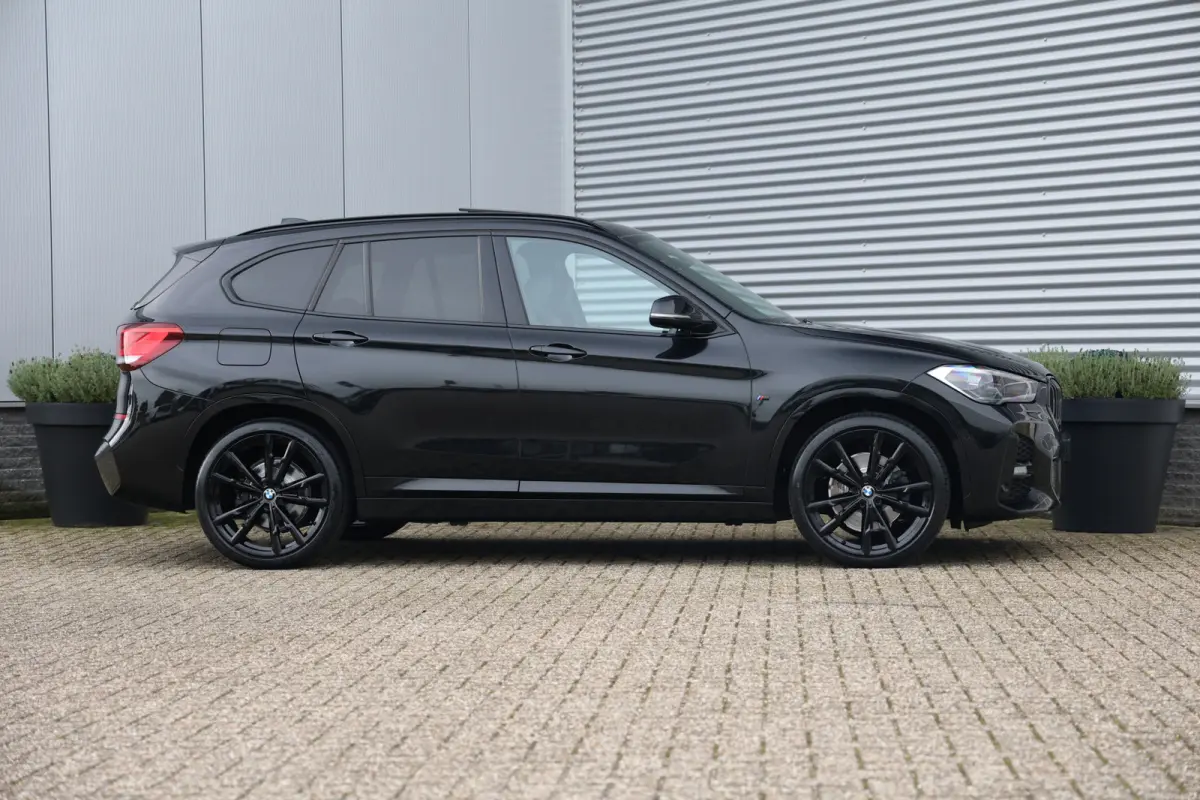 xDrive25e 220pk M-Sport Black Edition Pano|Trekh|H&K|HUD|Leder|Stuurvw