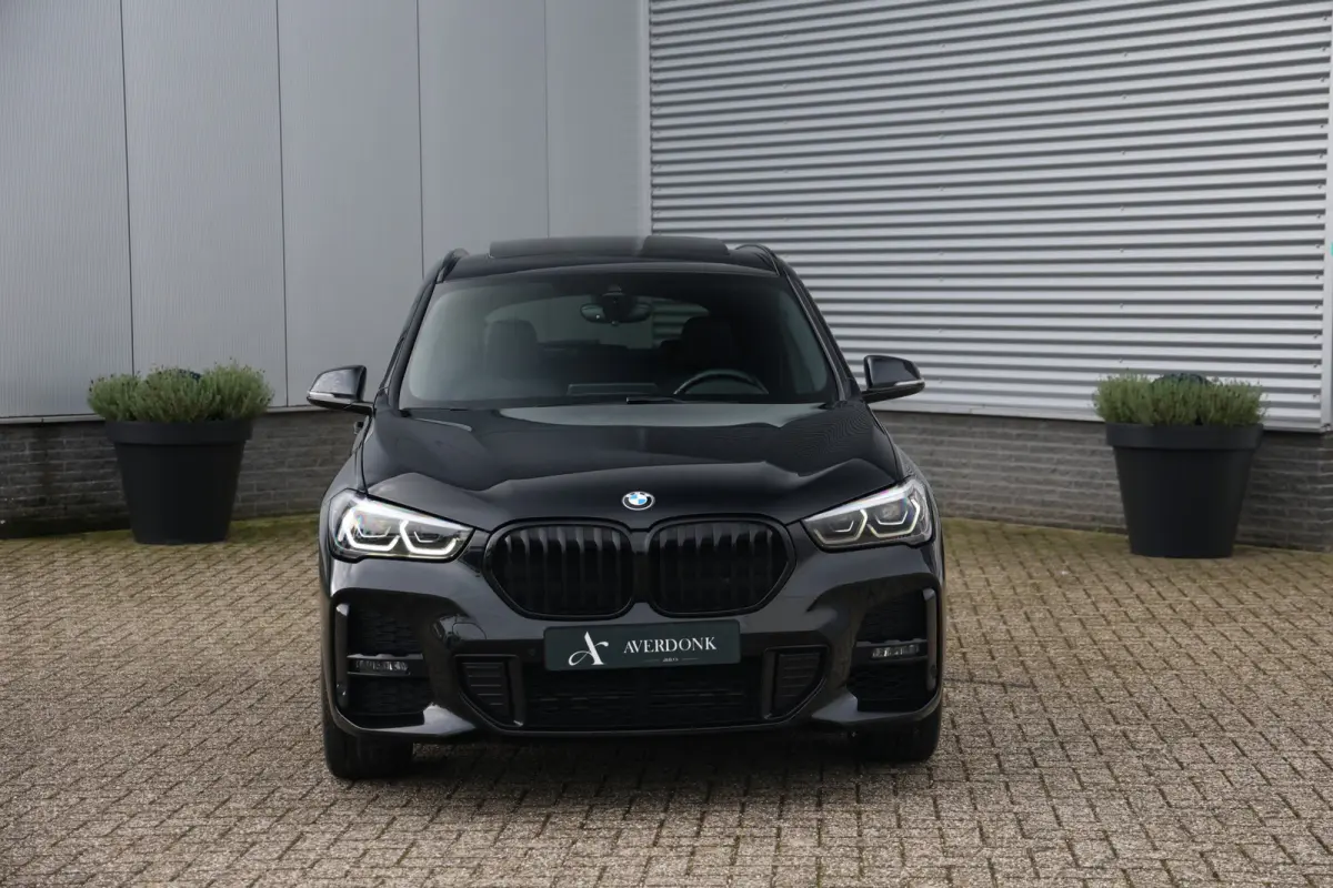 xDrive25e 220pk M-Sport Black Edition Pano|Trekh|H&K|HUD|Leder|Stuurvw