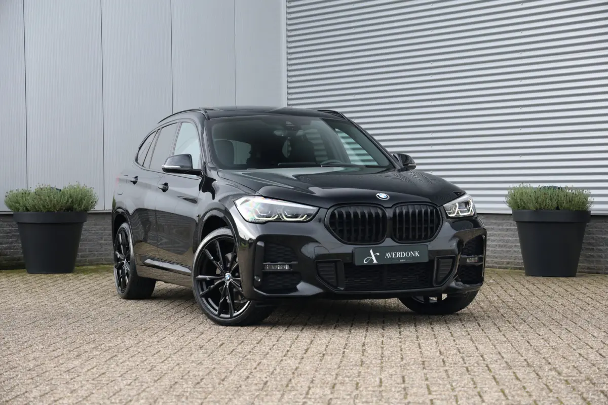 xDrive25e 220pk M-Sport Black Edition Pano|Trekh|H&K|HUD|Leder|Stuurvw