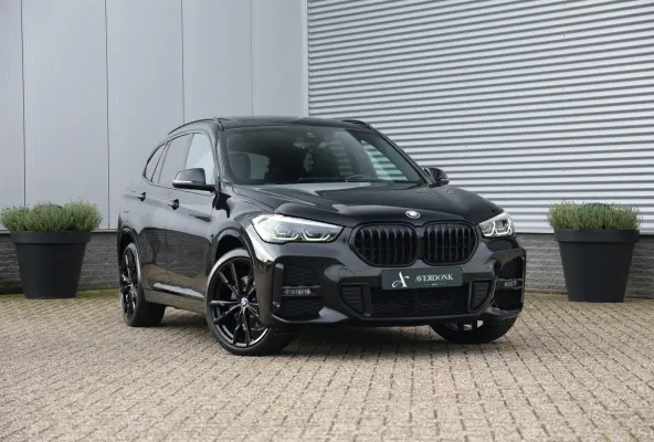 xDrive25e 220pk M-Sport Black Edition Pano|Trekh|H&K|HUD|Leder|Stuurvw