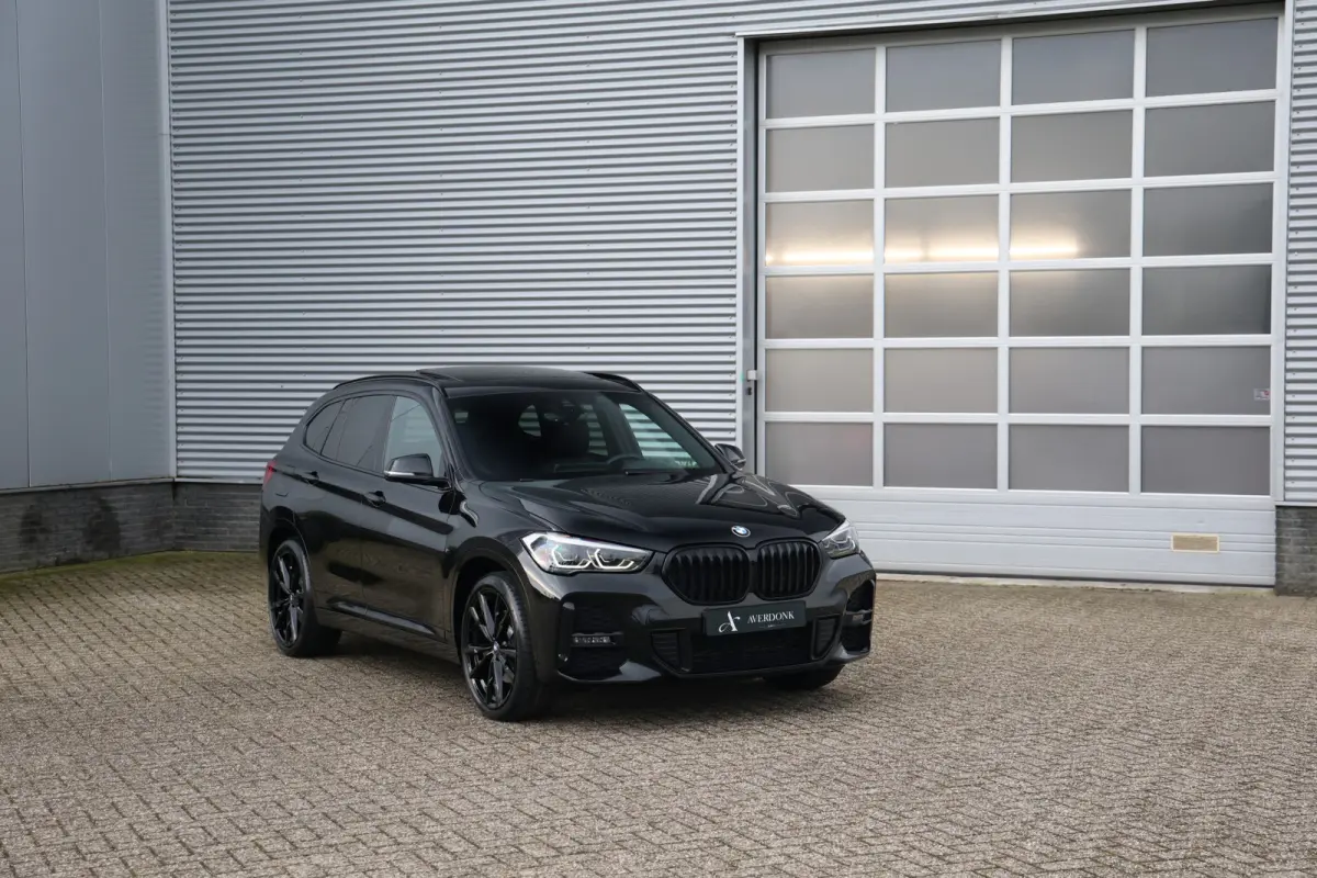 xDrive25e 220pk M-Sport Black Edition Pano|Trekh|H&K|HUD|Leder|Stuurvw