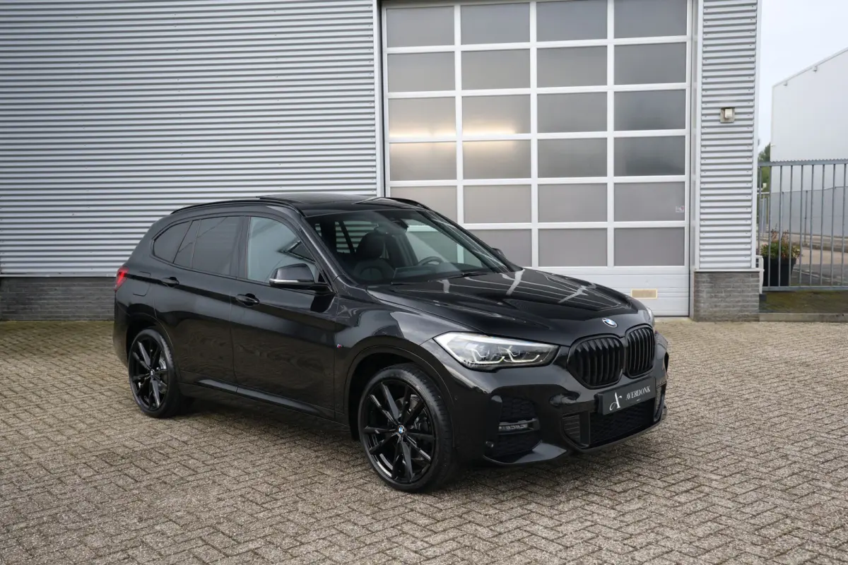 xDrive25e 220pk M-Sport Black Edition Pano|Trekh|H&K|HUD|Leder|Stuurvw
