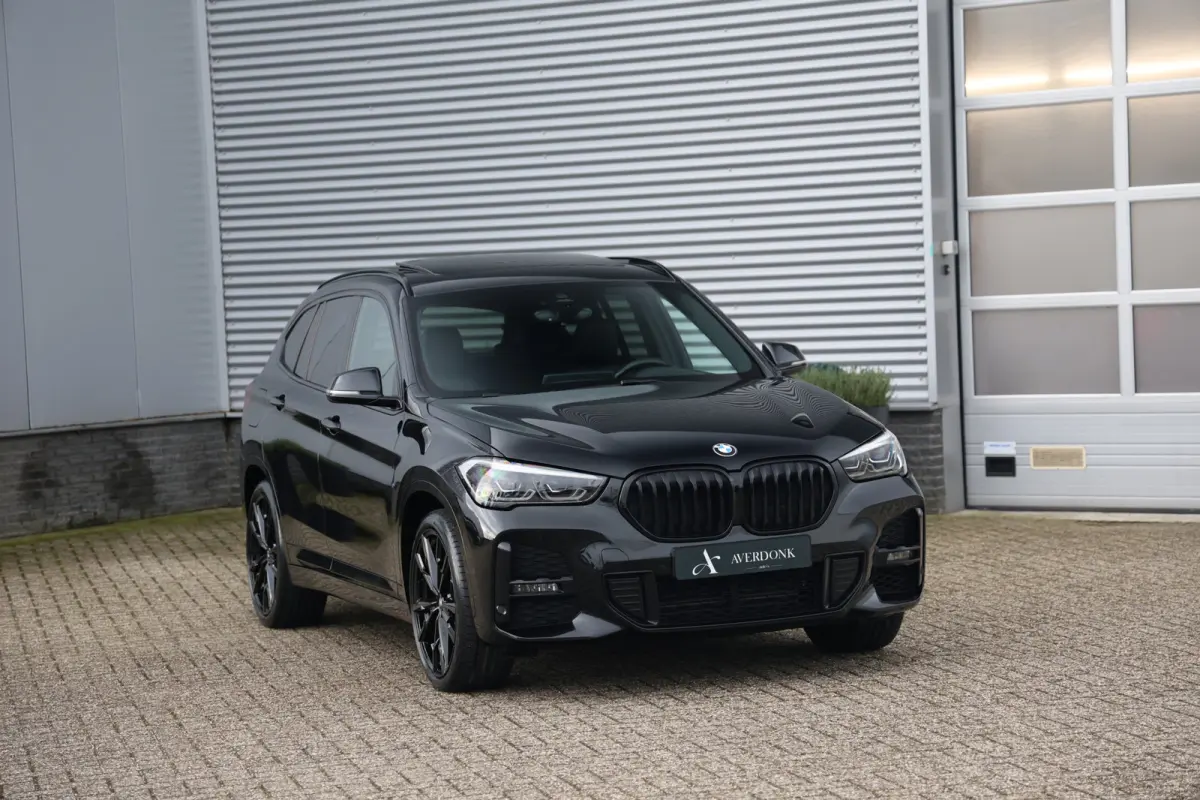 xDrive25e 220pk M-Sport Black Edition Pano|Trekh|H&K|HUD|Leder|Stuurvw