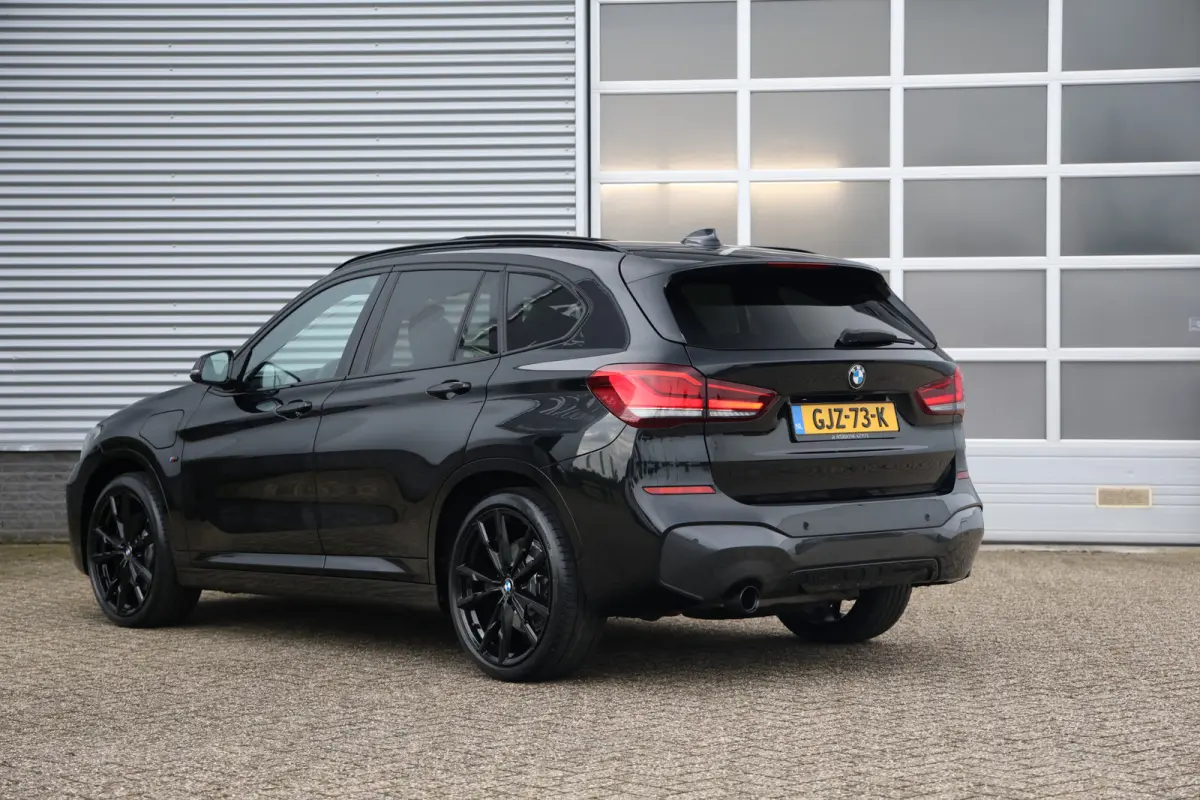 xDrive25e 220pk M-Sport Black Edition Pano|Trekh|H&K|HUD|Leder|Stuurvw