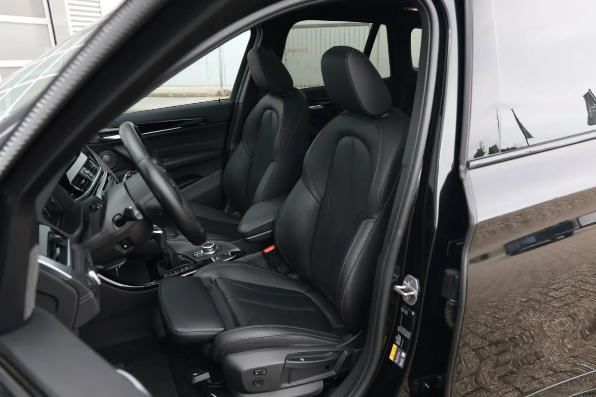 xDrive25e 220pk M-Sport Black Edition Pano|Trekh|H&K|HUD|Leder|Stuurvw