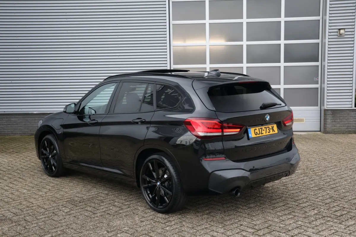 xDrive25e 220pk M-Sport Black Edition Pano|Trekh|H&K|HUD|Leder|Stuurvw