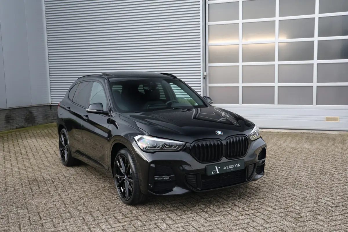 xDrive25e 220pk M-Sport Black Edition Pano|Trekh|H&K|HUD|Leder|Stuurvw