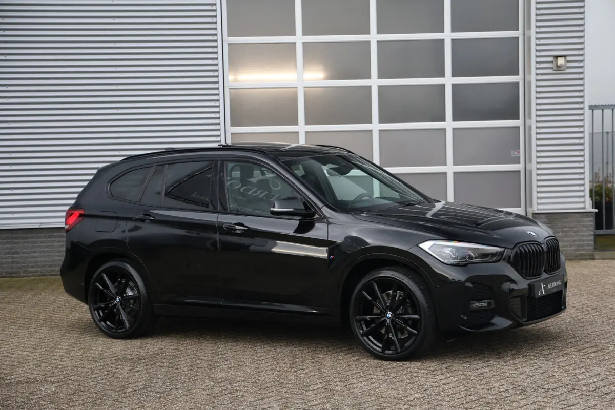 xDrive25e 220pk M-Sport Black Edition Pano|Trekh|H&K|HUD|Leder|Stuurvw